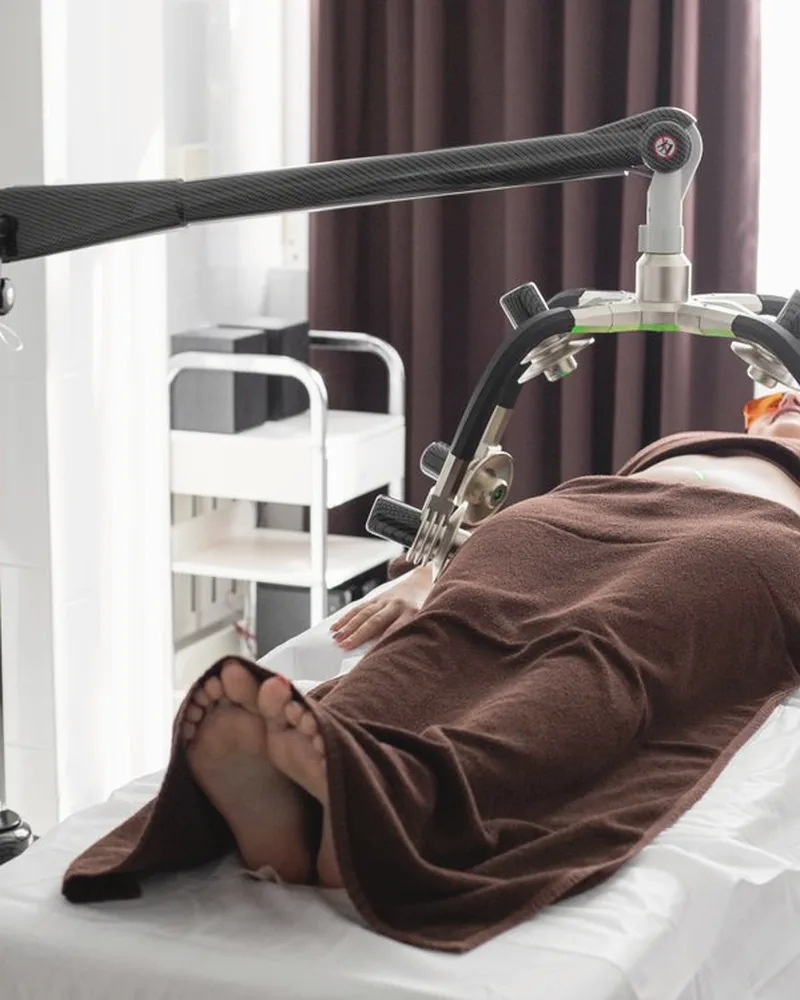 Non-invasive body contouring treatment in a clinic